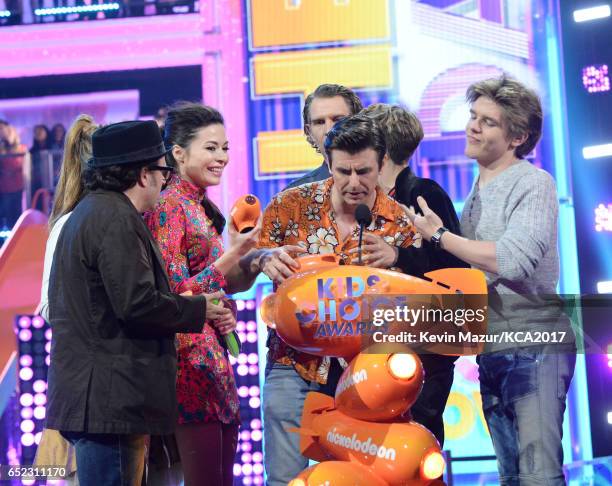 The cast of 'Henry Danger' accepts the award for Favorite TV Show  Kids' Show onstage at Nickelodeon's 2017 Kids' Choice Awards at USC Galen Center...