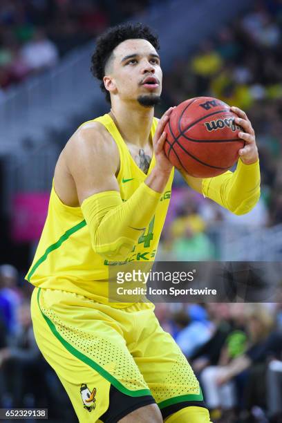 Oregon forward Dillon Brooks shoots a free throw during the semifinal game of the Pac-12 Tournament between the Oregon Ducks and the California Bears...