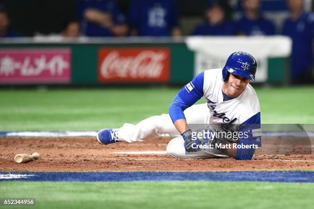 Sam Fuld of Israel falls in the seventh inning during the World Baseball Classic Pool E Game One between Cuba and Israel at Tokyo Dome on March 12,...