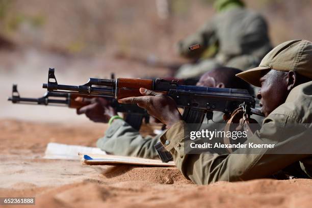 Soldiers of the Malian Armed Forces shoot with an AK47 rifle and live ammunition at the shooting range at a training base on March 09 2017 in...