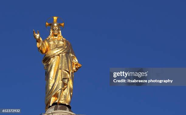 Golden R Statue 379 Jesus Christ Statue Golden Colour Stock Photos, High-Res Pictures ...