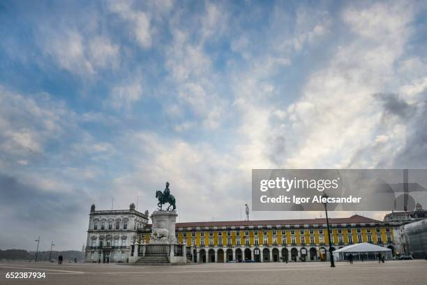 palácio da ribeira, statue of josé i, lisbon, portugal - palácio stock pictures, royalty-free photos & images