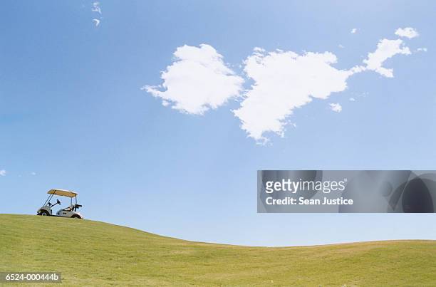 empty golf cart on golf course - golf course stock pictures, royalty-free photos & images