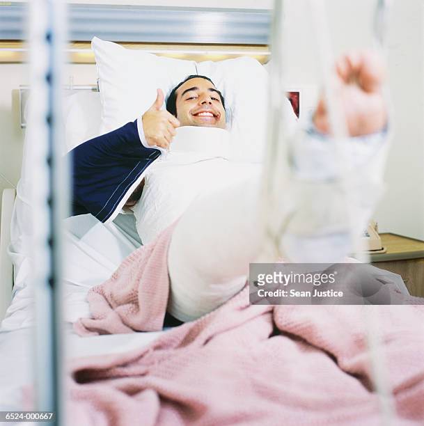 patient in body cast - accident hospital stockfoto's en -beelden