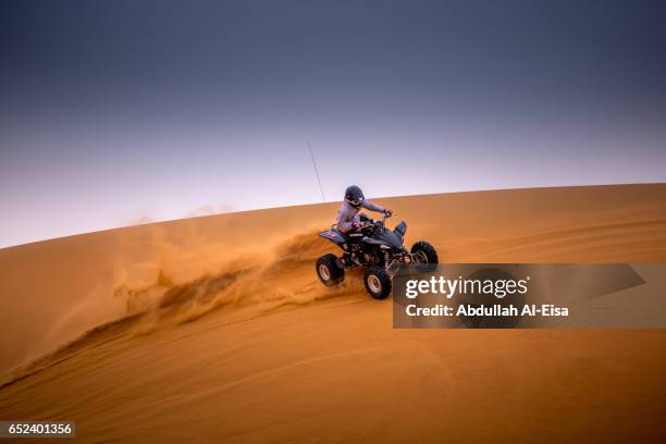 dune quad surfing - veículo todo o terreno imagens e fotografias de stock