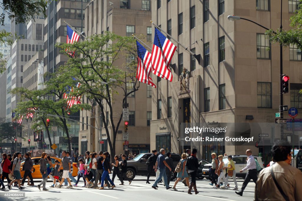 5th Avenue at lunchtime