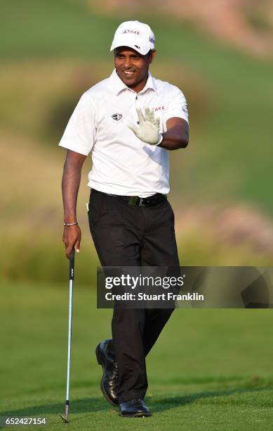 Chawrasia of India waves on the 18th hole during the final round of the Hero Indian Open at Dlf Golf and Country Club on March 12, 2017 in New Delhi,...