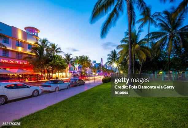 world famous landmark at art deco district of south beach, miami in florida usa - ocean drive stockfoto's en -beelden