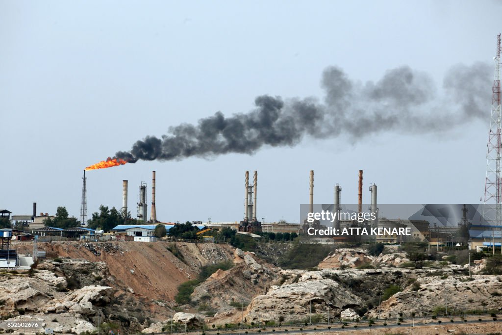 IRAN-ECONOMY-OIL-KHARK