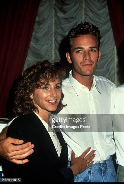 Luke Perry and co-star Gabrielle Carteris circa 1992 in New York City.