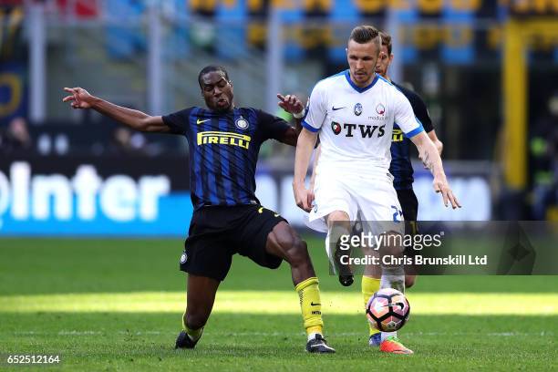 Geoffrey Kondogbia of FC Internazionale in action with Andrea Conti of Atalanta BC during the Serie A match between FC Internazionale and Atalanta BC...