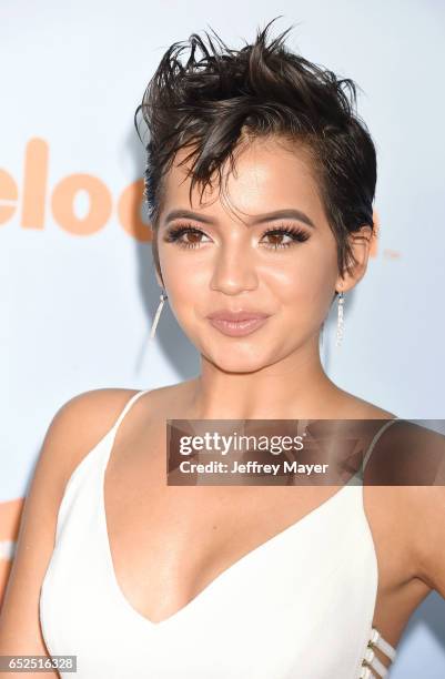 Actress Isabela Moner arrives at the Nickelodeon's 2017 Kids' Choice Awards at USC Galen Center on March 11, 2017 in Los Angeles, California.