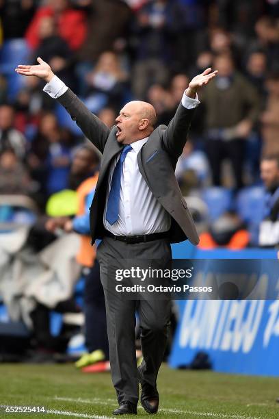 Head coach Pepe Mel of RC Deportivo La Coruna reacts during the La Liga match between RC Deportivo La Coruna and FC Barcelona at Riazor Stadium on...