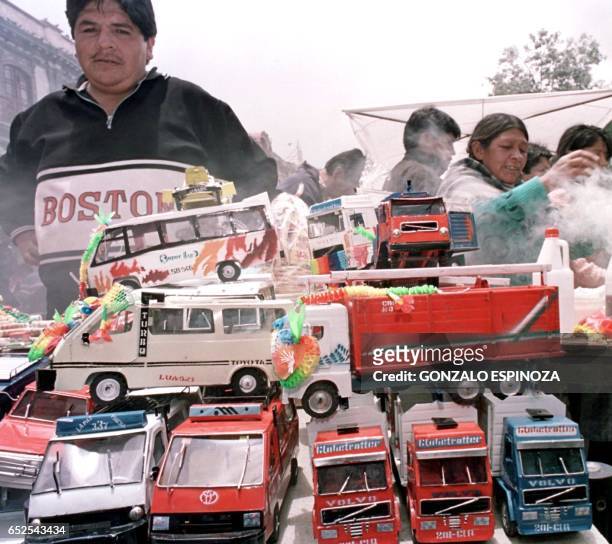 Abdon Rojas sells miniature cars and trucks for the Festival of Alasitas. Abdon Rojas exhibe sus camiones y buses en miniatura, el 24 de enero del...
