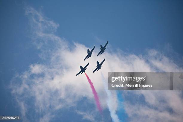 blue angels - espectáculo aéreo fotografías e imágenes de stock