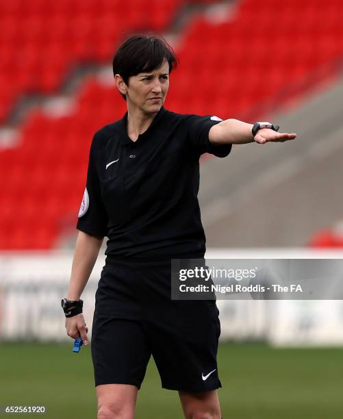 Jane Simms Referee 13 Nigel Simms Stock Photos, High-Res Pictures, and Images - Getty Images
