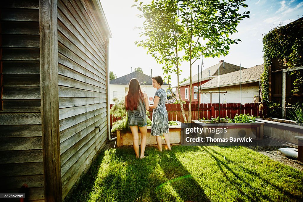 Mother in discussion with teenage daughter