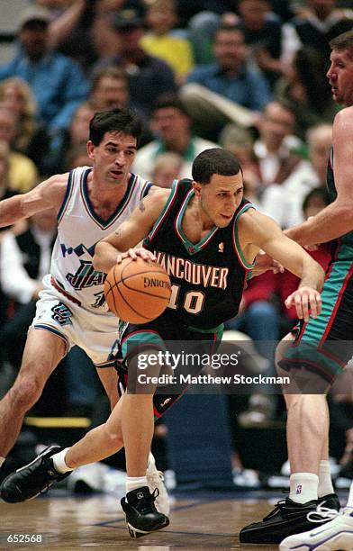 FILE: Mike Bibby of the Vancouver Grizzlies dribbles the ball during a National Basketball Association game against the Los Angeles Lakers at the Staples Center in Los Angeles, CA. (Photo by Matt