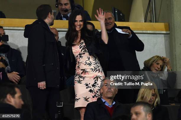 Thais Souza Wiggers greets during the Serie A match between US Citta di Palermo and AS Roma at Stadio Renzo Barbera on March 12, 2017 in Palermo,...