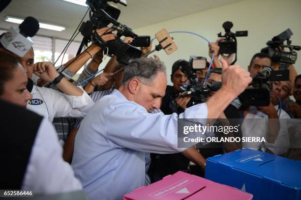 Tegucigalpa's mayor Nasry Juan Asfura Zablah, of the Partido Nacional ruling party, votes during the primary election in Tegucigalpa, on March 12,...