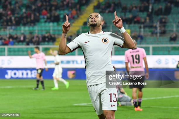 Player Bruno Peres celebrates after scoring the goal during the Serie A match between US Citta di Palermo and AS Roma at Stadio Renzo Barbera on...