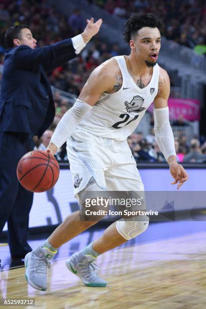 Oregon forward Dillon Brooks drives to the basket during the championship game of the Pac-12 Tournament between the Oregon Ducks and the Arizona...