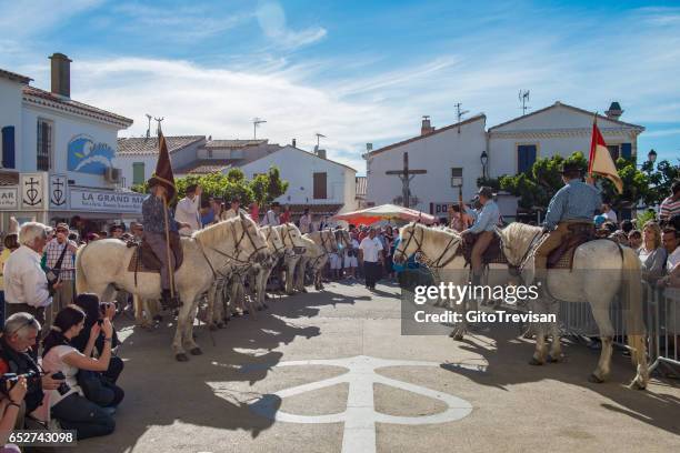 saintes maries de la mer,meeting,gipsy,9 - gypsy stock pictures, royalty-free photos & images