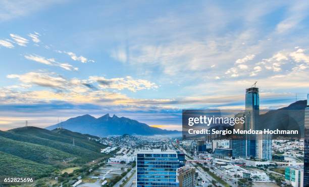 monterrey, mexico cityscape - bundesstaat-nuevo-leon stock-fotos und bilder