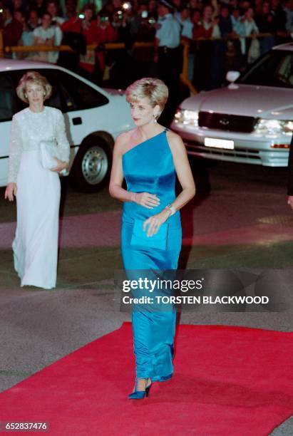 Diana, Princess of Wales, arrives at the Victor Chang Cardiac Research Institute dinner dance in Sydney on October 31, 1996 for her first engagement...