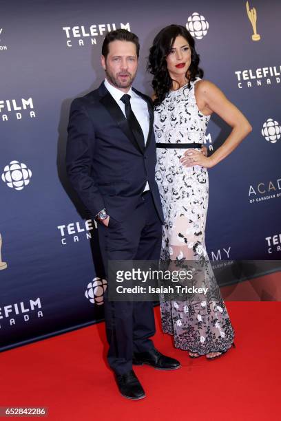 Jason Priestley and Cindy Sampson attend the Academy of Canadian Cinema & Television's 2017 Canadian Screen Awards at the Sony Centre for Performing...