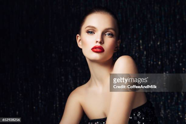 young beautiful woman - beautiful woman christmas stock pictures, royalty-free photos & images