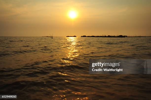 sunset on tonle sap lake, cambodia - chong kneas stock pictures, royalty-free photos & images