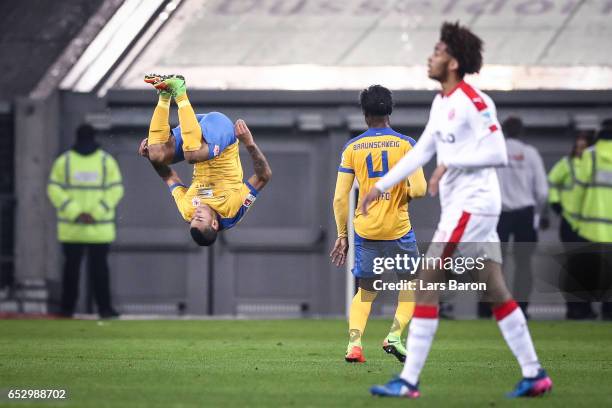 Onel Hernandez of Braunschweig celebrates after scoring a goal to make it 1-2 during the Second Bundesliga match between Fortuna Duesseldorf and...