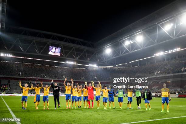 Team of Braunschweig celebrate after winning with 1-2 the Second Bundesliga match between Fortuna Duesseldorf and Eintracht Braunschweig at...