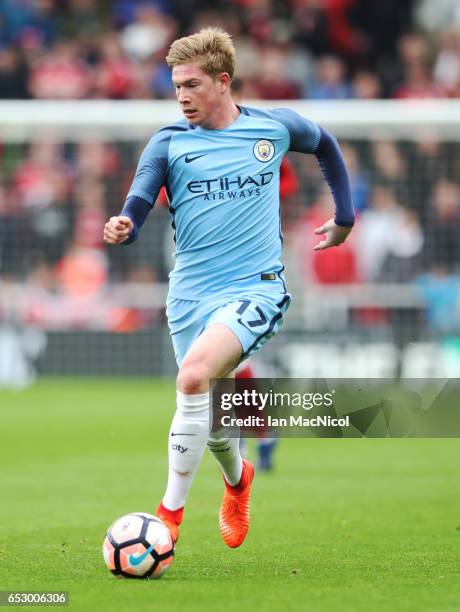 Kevin De Bruyne of Manchester City controls the ball during the Emirates FA Cup quarter-final match between Middlesborough and Manchester City at...