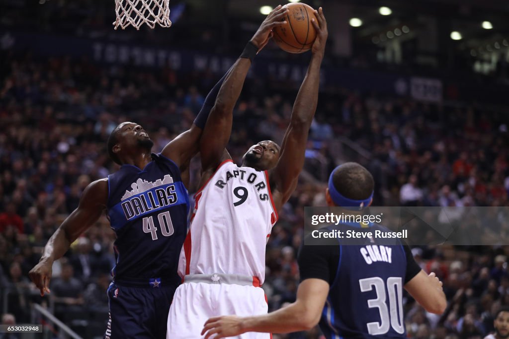 Toronto Raptors play the Dallas Mavericks