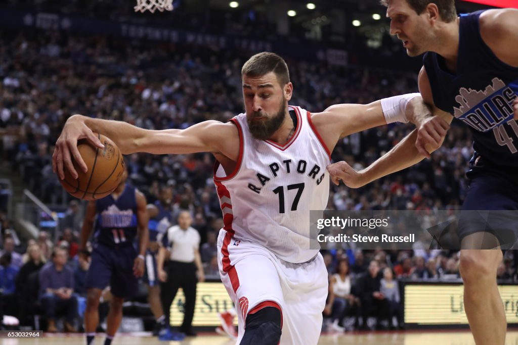 Toronto Raptors play the Dallas Mavericks