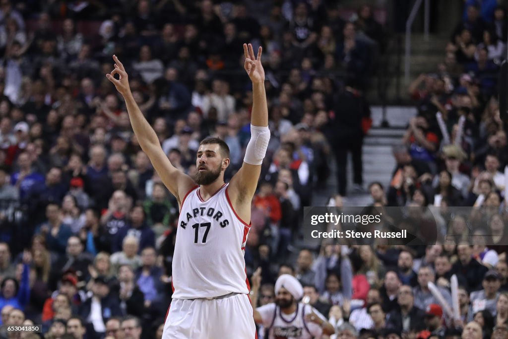 Toronto Raptors play the Dallas Mavericks