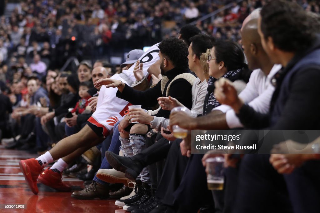 Toronto Raptors play the Dallas Mavericks