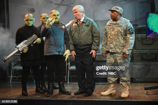 Scarlett Johansson" Episode 1720 -- Pictured: Bobby Moynihan as an alien, Alec Baldwin as President Donald Trump, and Kenan Thompson during the...