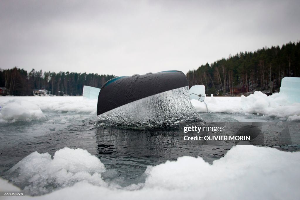 FINLAND-FROZEN-SEA-WINTER-ARCTIC-LIFESYLE-LAKE-FREEDIVING-FREEDI