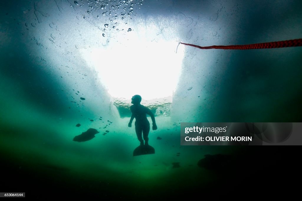 FINLAND-FROZEN-SEA-WINTER-ARCTIC-LIFESYLE-LAKE-FREEDIVING-FREEDI