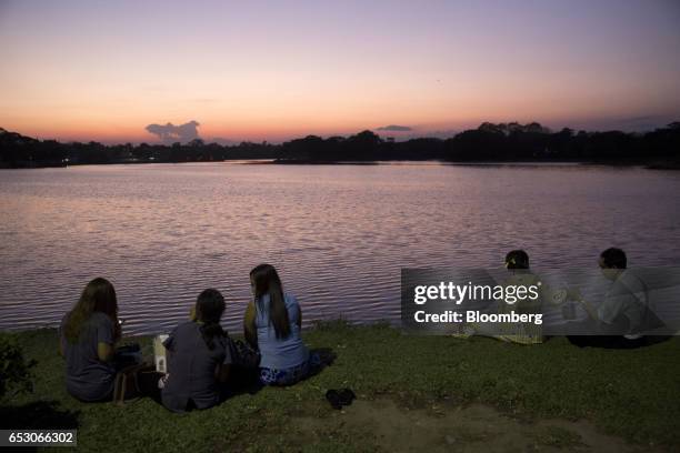 Myanmar Inya Background 110 Inya Lake Stock Photos, High-Res Pictures, and Images - Getty Images