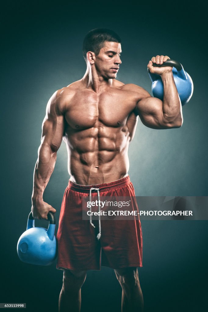 Studio portret van mannelijke fitness atleet