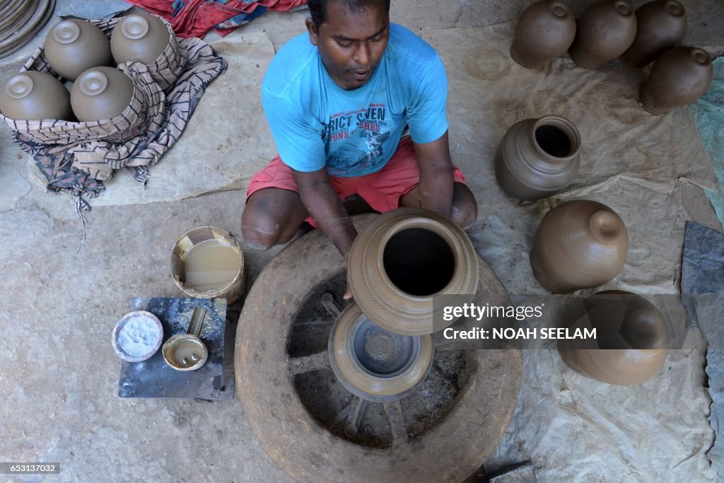 INDIA-ARTS-CULTURE-EARTHENWARE