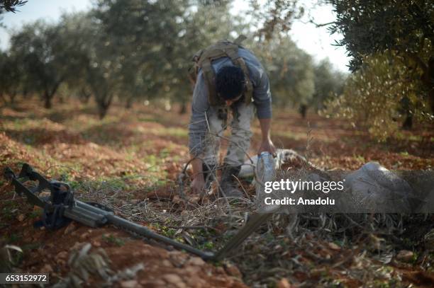 Free Syrian Army member defuses mines placed in the farms by Daesh terrorist, as soldiers continue to clean the al-Bab town of Aleppo from Daesh...