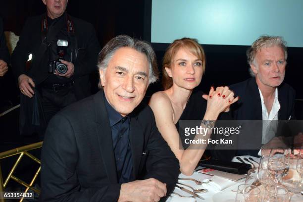 Richard Berry, his wife Pascale Louange and Franck Dubosc attend 'La Recherche en Physiologie' Charity Gala at Four Seasons Hotel George V on March...