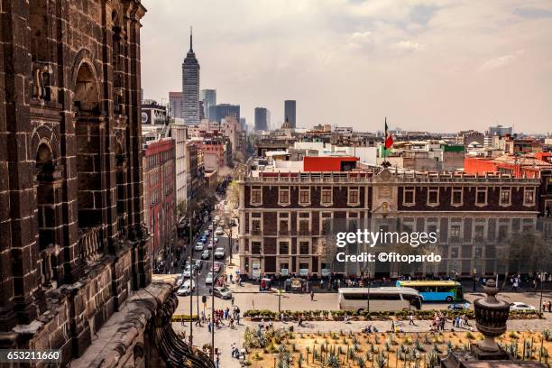 metropolitan cathedral bell tower overlooking mexico city - zocalo mexico photos et images de collection