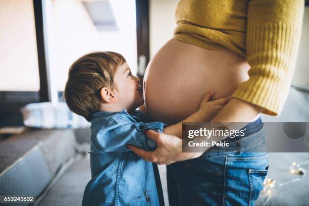 ik hou van je al, baby - zwangerschap stockfoto's en -beelden