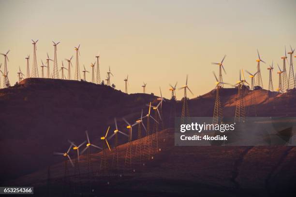 windkraftanlagen - tehachapi stock-fotos und bilder